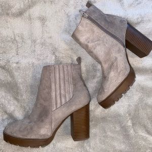 Size 9 women’s boots